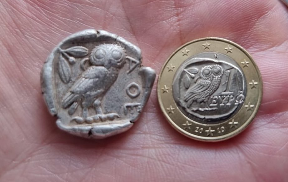 The Athenian Owl design is so iconic it’s still in use 2,500 years later. 🦉

#tetradrachm #AthenianOwl #history #ancientgreece #Greek