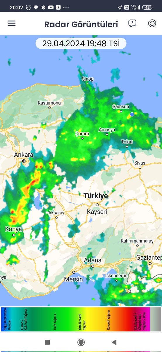 Başkent #Ankara kaseti başa aldı. Biraz sonra gökte fener alayı var. Sağanak yağış da cabası. #Samsun #Çarsamba'da ise o yeşil ekoya aldanmayın. Daha bir damla bile düşmedi