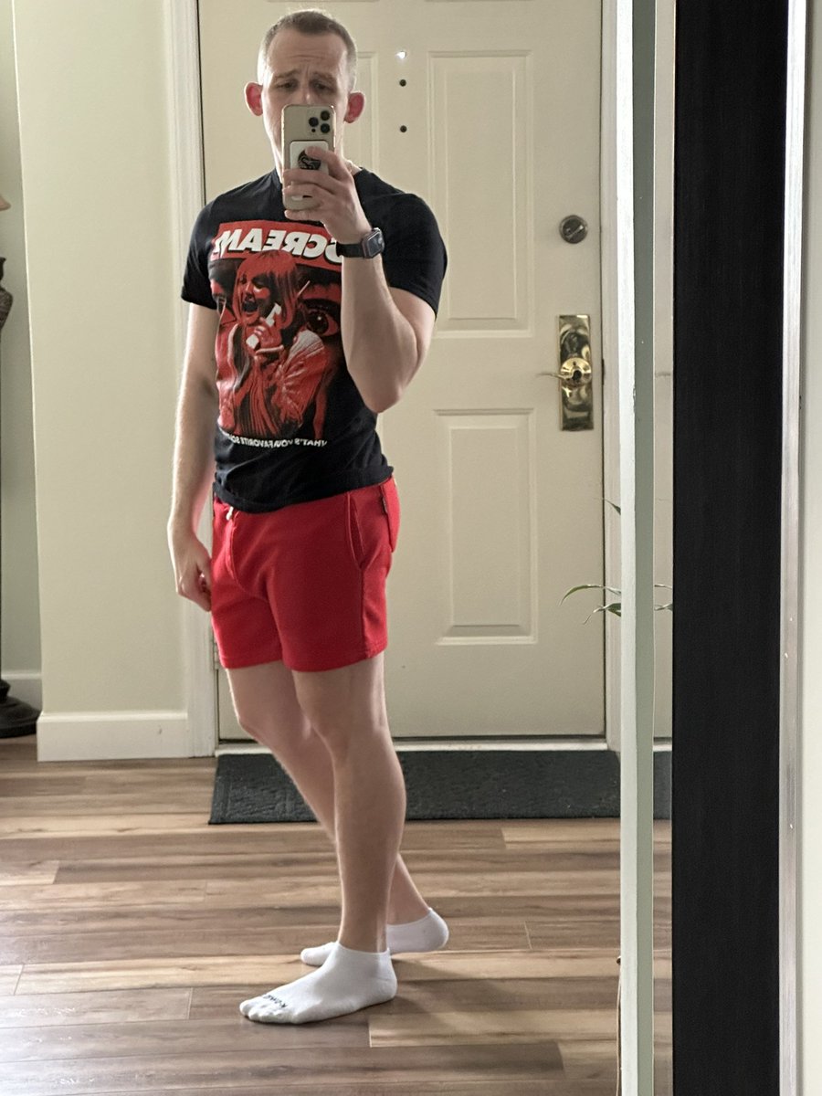 Todays fit! Pretty excited about the $8 t shirt @marshalls find!! #scream #fanboy #fit #fitness #summervibes #fitguy #drewbarrymore #cassiebecker #muscles #awesomefind