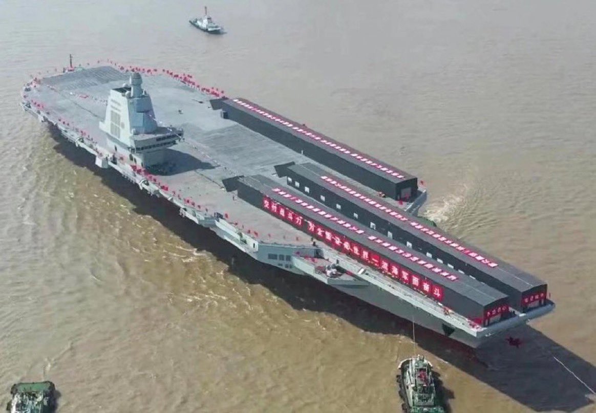 🔴Çin 3. uçak gemisini denize indirdi. Bu, Çin'in ilk süper uçak gemisi olacak. ABD dışında şimdiye kadar inşa edilen en gelişmiş uçak gemisi olarak kayıtlarda yerini alacak. 316 metre uzunluğundaki geminin önümüzdeki yıl hizmete girmesi bekleniyor.