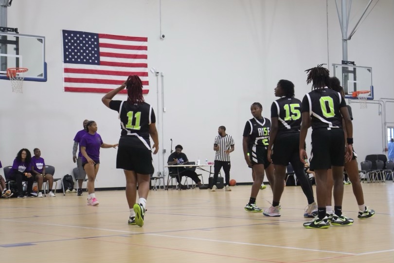 RSimmons5172's tweet photo. I am so proud of these young ladies, when things got chippy they stayed together, kept fighting and found ways to win and that's what it's all about. We still have a lot of work to do but in the words of Khaled ๐ฃ๏ธ ANOTHER 1!!!! @RI5E_Sports @RI5E_apparel ๐๐ค๐พ๐ฏ๐ช๐พ๐ #MINDSETOFAPRO https://t.co/c8MfWuc0Sh