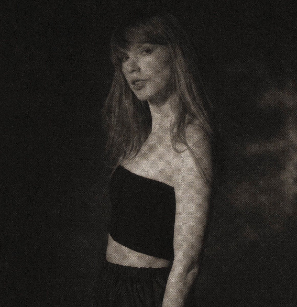 TheSwiftSociety's tweet image. 🚨| Taylor Swift becomes the FIRST artist in HISTORY to occupy the entire Top 14 on the Billboard Hot 100.