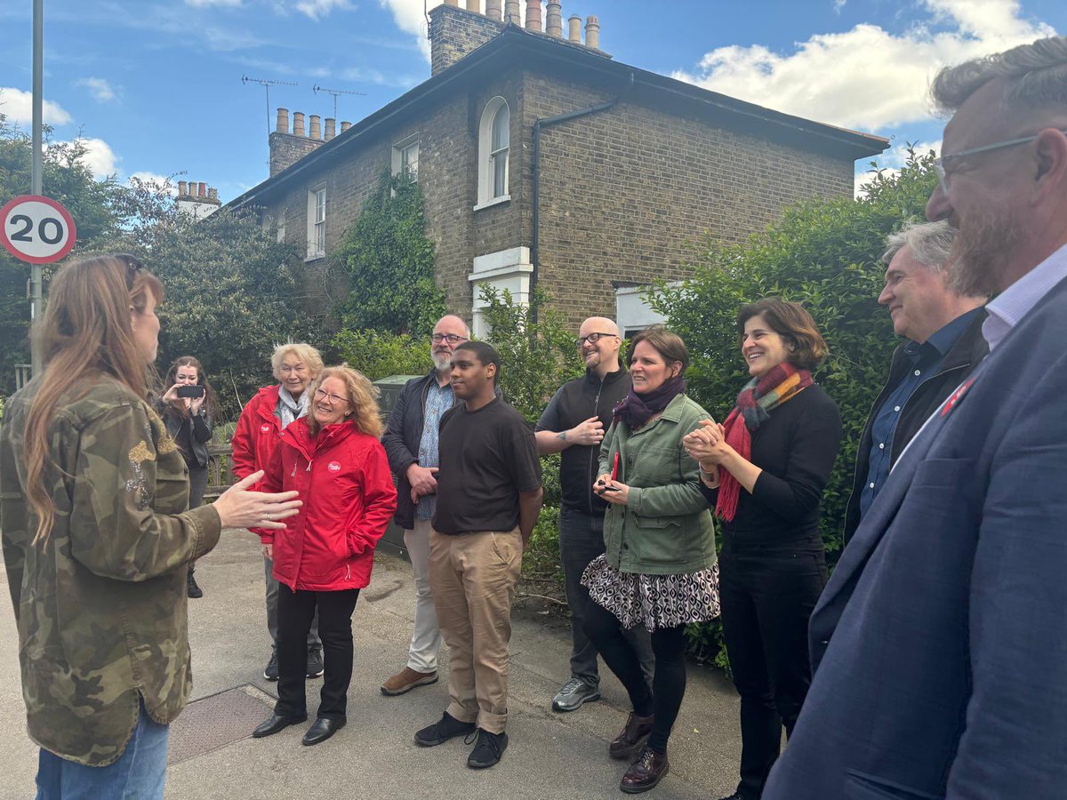 We had the sun with us today in East Finchley and an equally warm reception for @sadiqkhan and @anne_clarke on the doors. 

With the ace @sarahsackman who is always working hard for Finchley & Golders Green and a heap of volunteers keen to get the Labour vote out.🌹