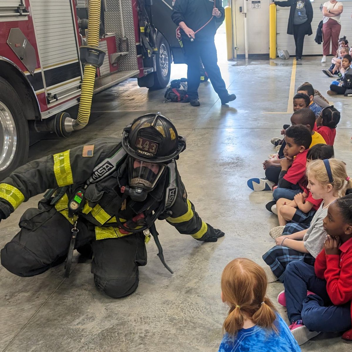 avonfiredept's tweet photo. Station 143 had several visitors from St. Susanna School today! The kindergarteners were shown the fire house, gear, and engine. They even picked out their own fire helmets! Visit our website if you're interested in scheduling your own tour! 🚒🚑 https://t.co/BreoTVXOnL