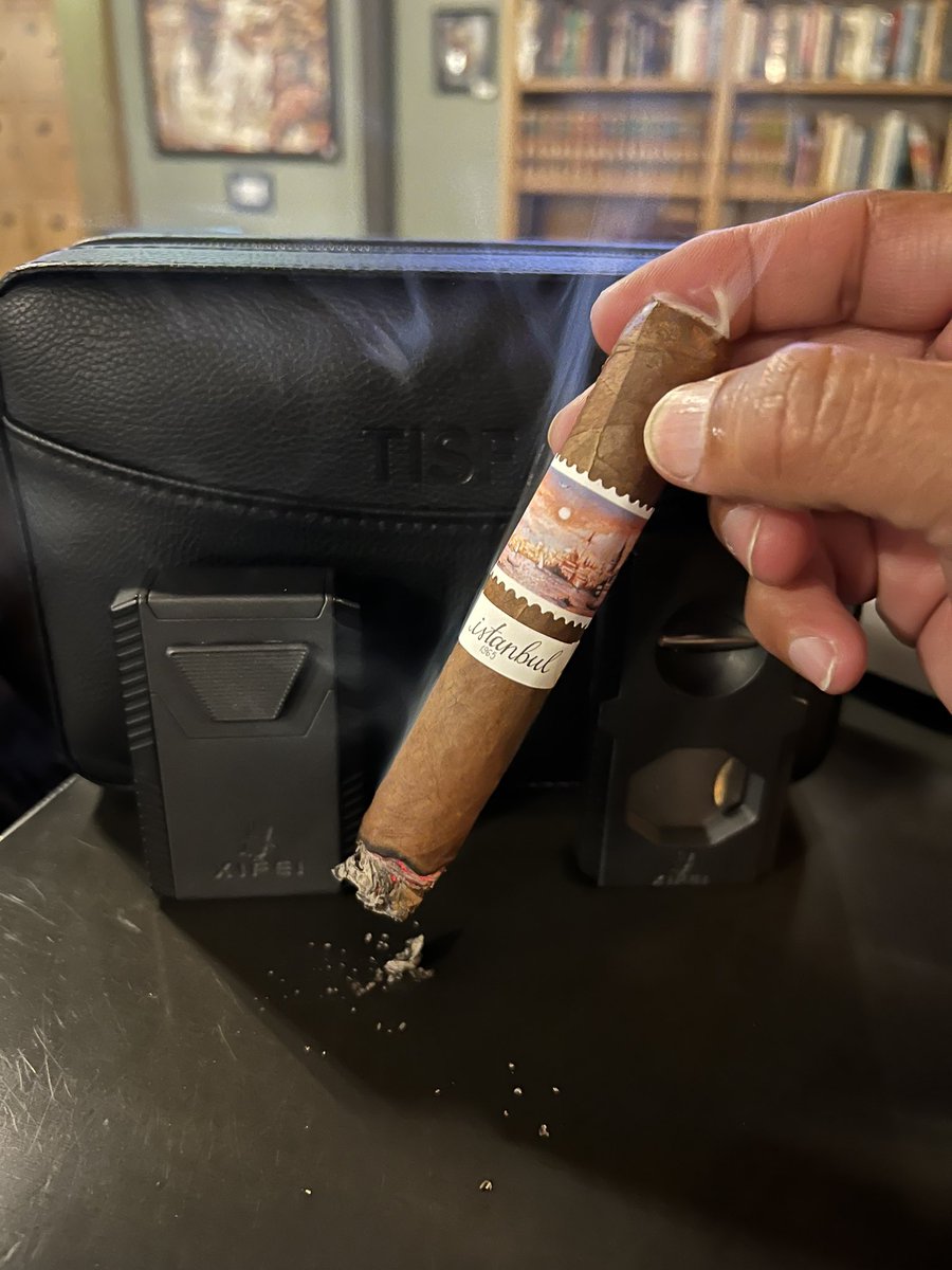 I say good day everyone. Starting off with the Dalay Istanbul. @xifeicigartools @CigarsWilde #DalayCigars #DalayIstanbul #WildeCigars #XifeiCigarTools #CigarLifestyle #CigarCulture #CigarSociety #CigarOfTheDay #SmokeClassy #BOTL #SOTL #CigarEnvy #PSSITA #CigarsWithClass #CigarArt