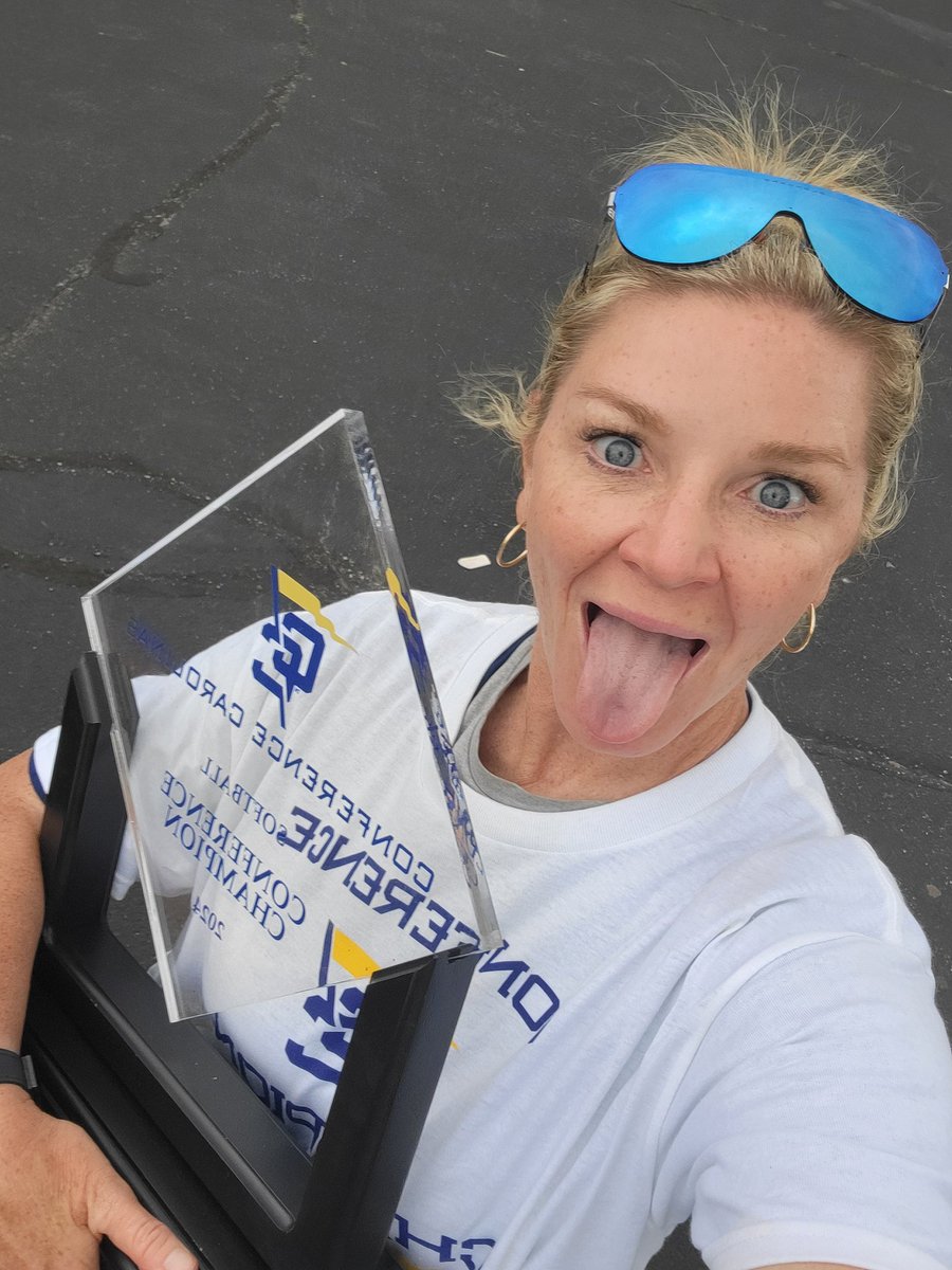 coach_vallee's tweet image. That CHAMPIONSHIP feeling! 
💍 season!! 
#GoPatsGo | #SwampEm