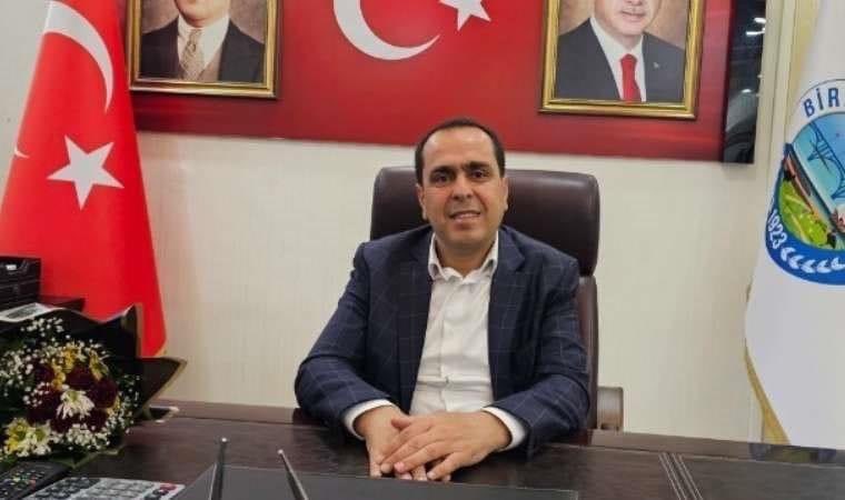 Omurga önemlidir Dik durmanızı sağlar … Birecik başkanı seçildiği Dem Partisinden istifa etmiş..🤮