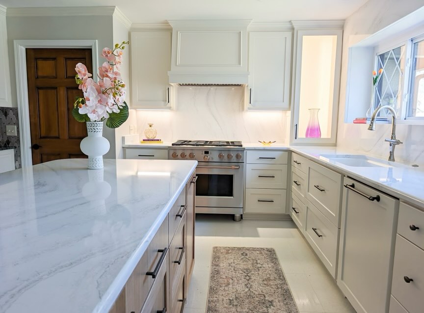 AlphaCounterTop's tweet photo. Another view of the stunning kitchen we recently completed for @interiorsbybethreed ~ Featuring Cambria, Everleigh countertops and full backsplash. π#cambriaeverleigh #cambriaquartz #doneinadaybeautifulforlife #alphacountertops #arkansaskitchens #fullquartzbacksplash https://t.co/CyjrHFlybh