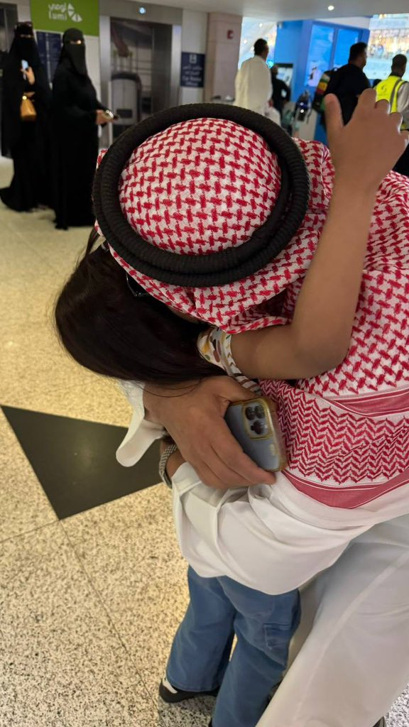 _hxi12's tweet photo. راعي الهوى لو تقول الناس يا كبره 
يصغر ويشفق على الميقاف والبوسه 
- ضيدان بن قضعان https://t.co/sljyPWyR5Y