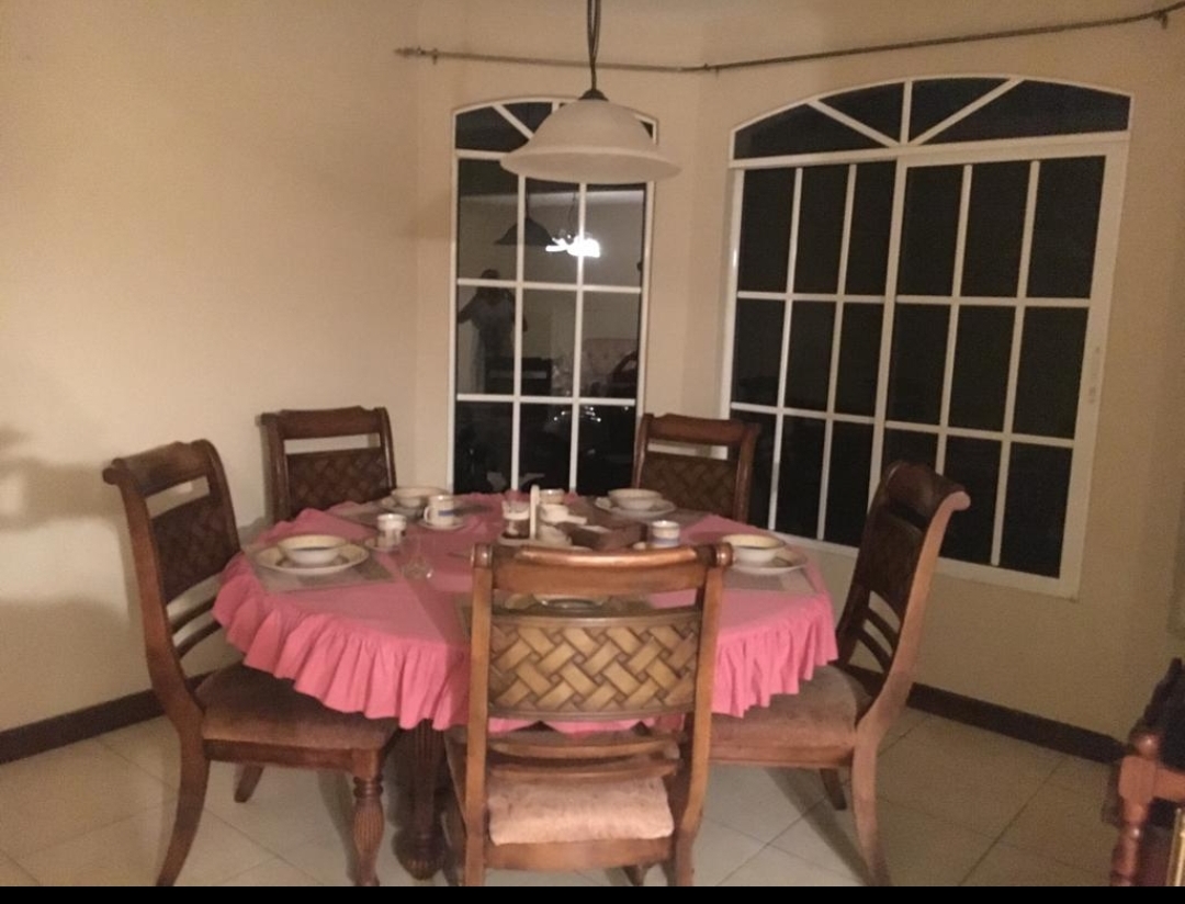 inmoadmasa's tweet photo. Se Vende Casa Amplia en 
Condominio peuqeño
4 dormitorios
2 salas, comedor, cocina con gabinetes
5 baños
2 parqueos
jardin pequenoporton eletrico 
PRECIO EN VENTA $188.000.00 MAS 3% DE IMP. MAS ESCRITURIZACION 
INF. 4014 9115 https://t.co/TXkX06ZH17
