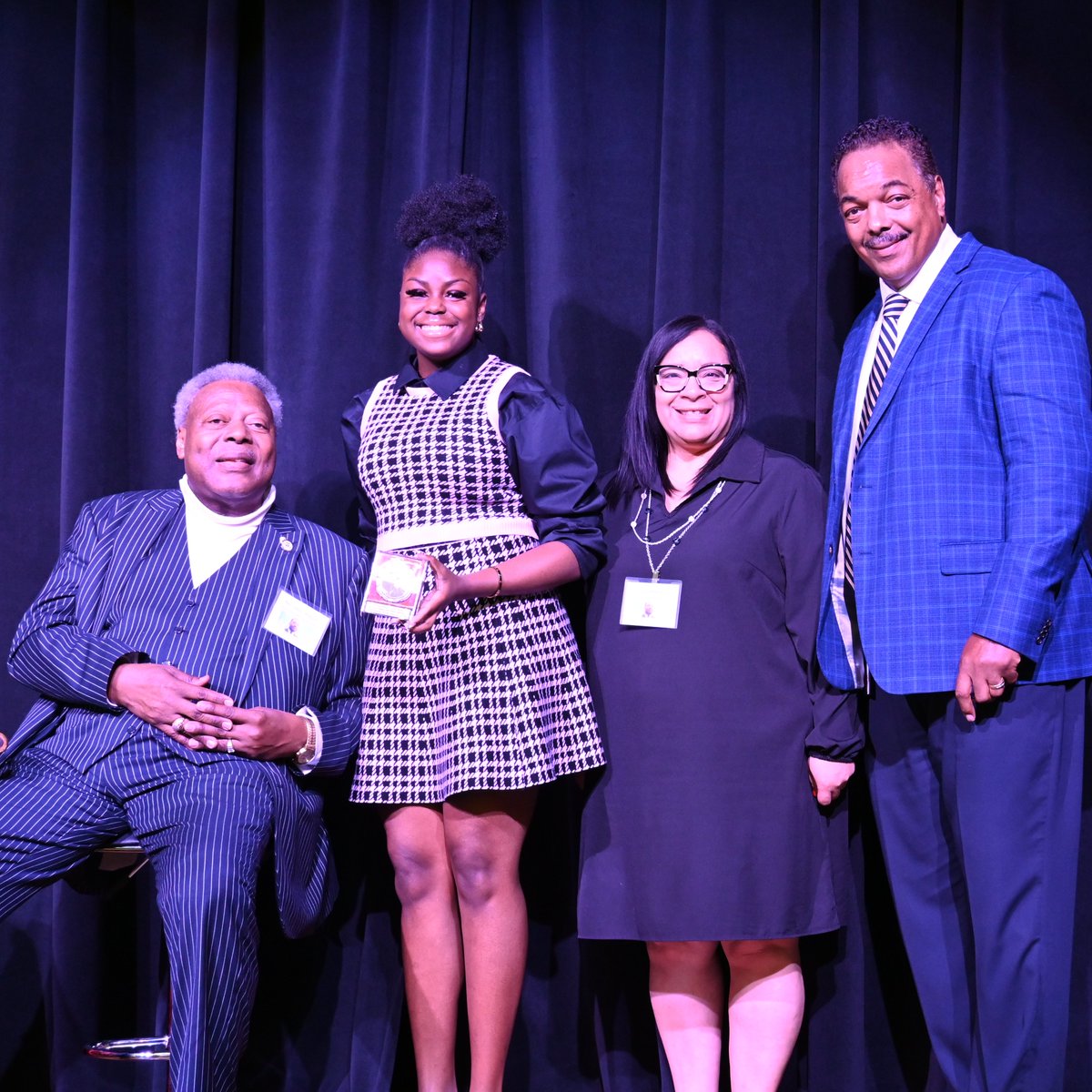 Congrats to RHS student Taylynn Hurt, winner of the senior division of the Ohio Dr. Martin Luther King Jr. Holiday Commission’s Annual Statewide MLK Oratorical Contest. Taylynn was one of 26 youth who delivered speeches inspired by Dr. King's lessons & legacy. #REYNProud