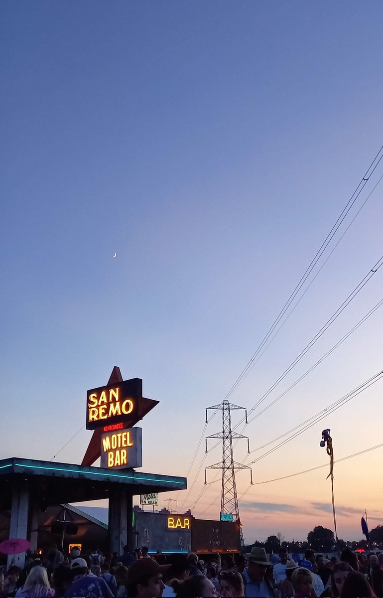 Out on the highway, just a little west of the Pyramid Stage, you'll find San Remo👇 Great place to pull over on your way to @silver_hayes..👊🍻 #Glastonbury 😎