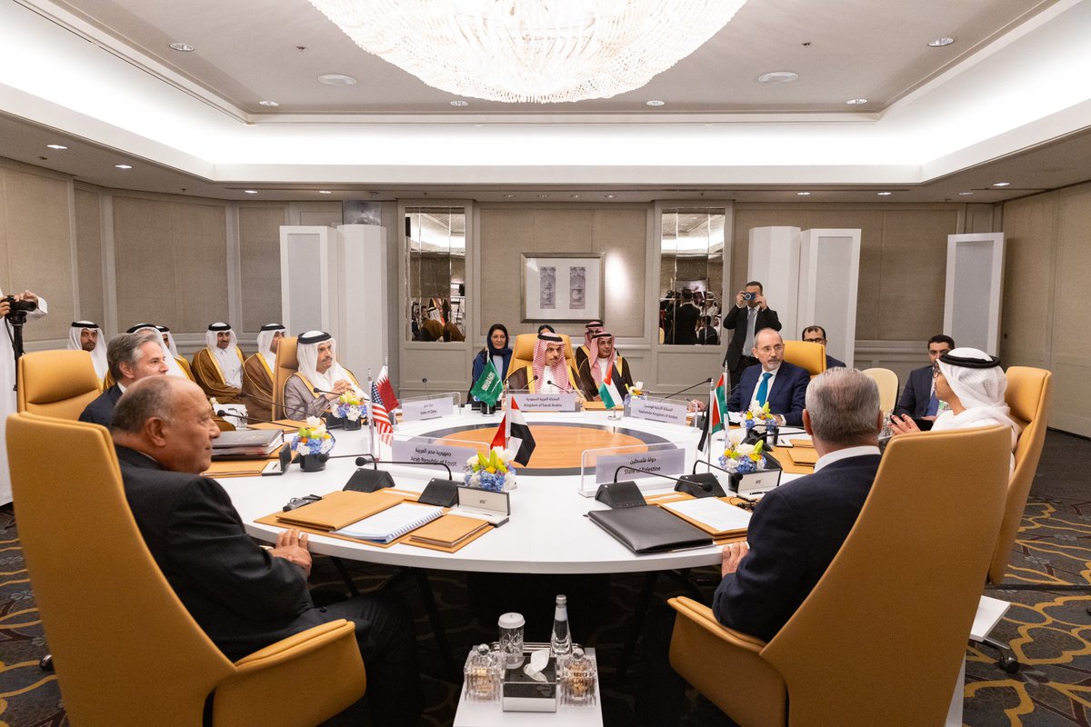 #Riyadh | Foreign Minister HH Prince @FaisalbinFarhan chaired the Six-Party Consultative Ministerial Meeting with the United States to discuss Israeli war in Gaza. 📄: spa.gov.sa/en/N2093084