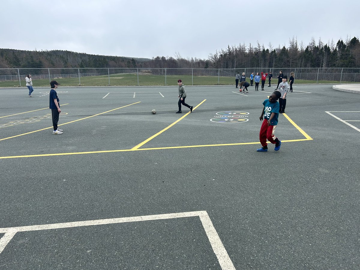 The younger students love getting a chance to play with our older students. Sometimes they even get to play with their siblings ☺️ <a href="/MmeKean_grade6/">Tara Kean</a> <a href="/MsCoatesGr2/">Jackie Coates</a>