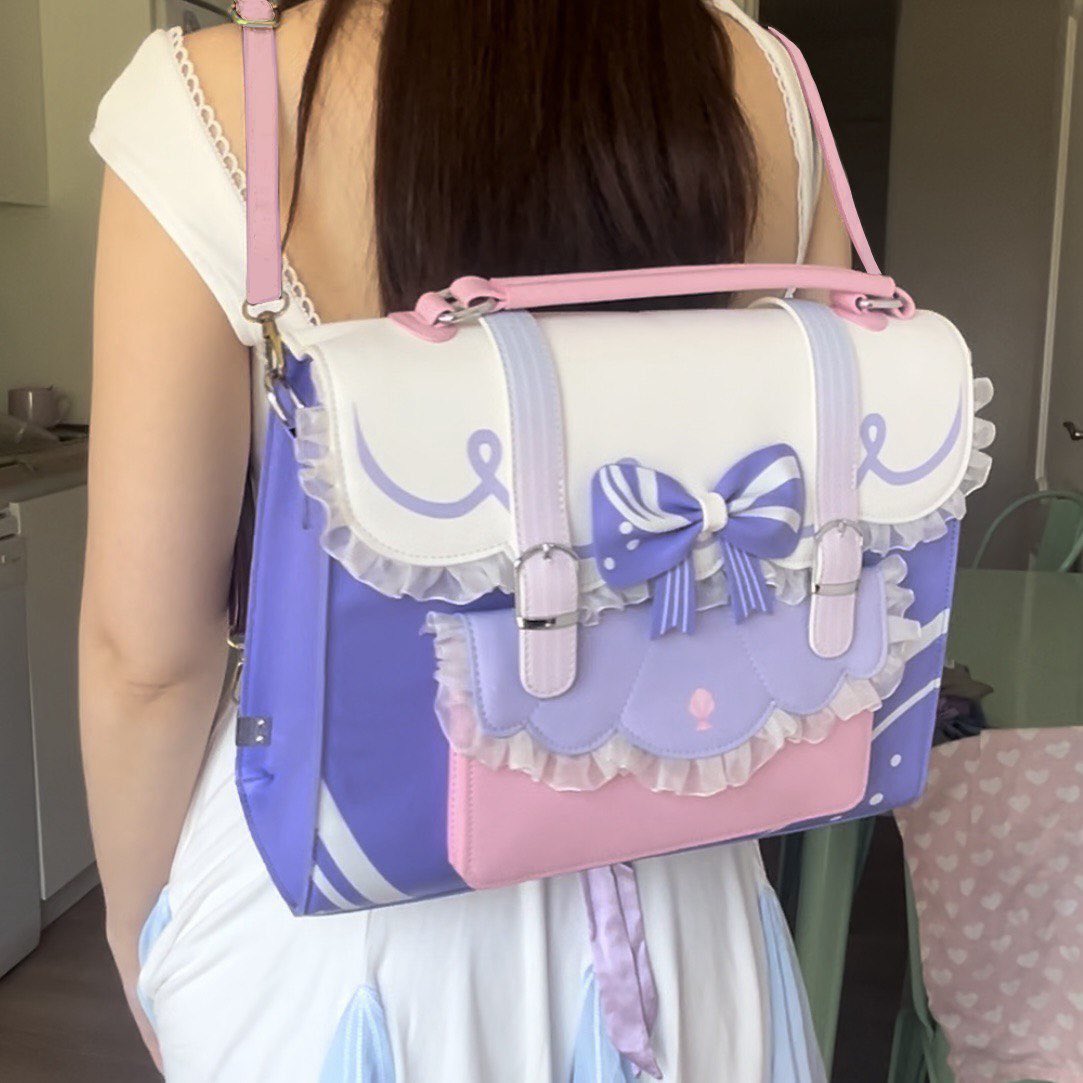 Some of you have asked what the satchel bag looks like in backpack mode! 🎒💙🎀