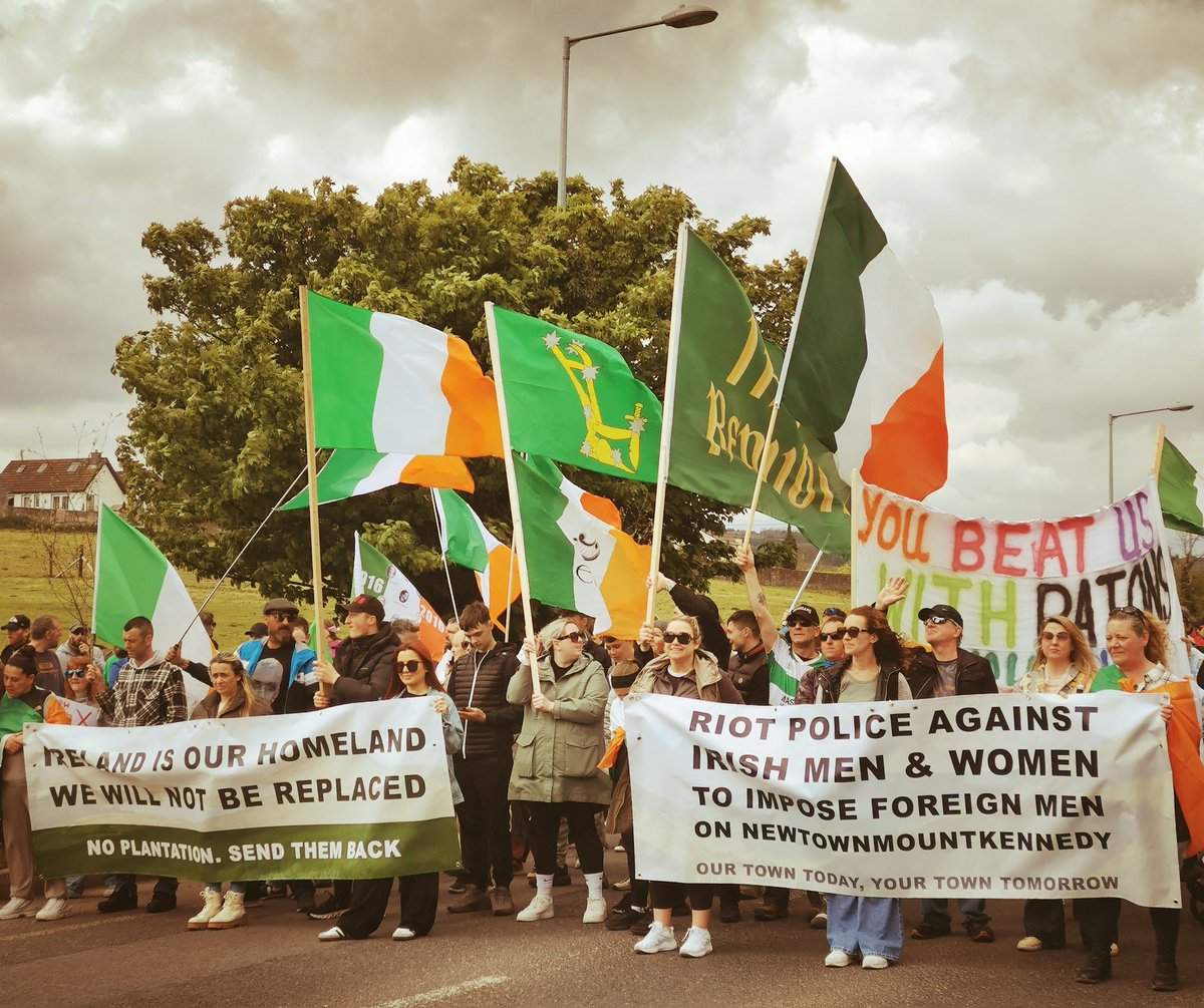 The brave protestors of #Newtownmountkennedy have our complete support. We need to replace the political establishment before they replace you. Vote #IrishFreedom 🇮🇪 #IrelandOptsOut #IrelandisFull