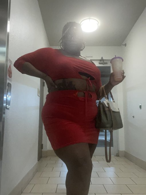90 degrees 💃🏾 https://t.co/atQ419EXsh