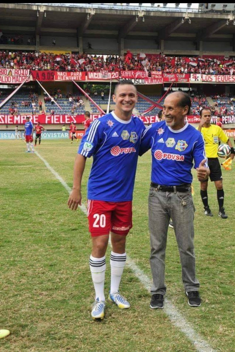 Fparrita4's tweet photo. Descansa En Paz Mendoza Fuiste un Crack Dentro y Fuera De las Canchas Mis Condolencias a sus Familiares 🫂 https://t.co/vvWUXxynVz