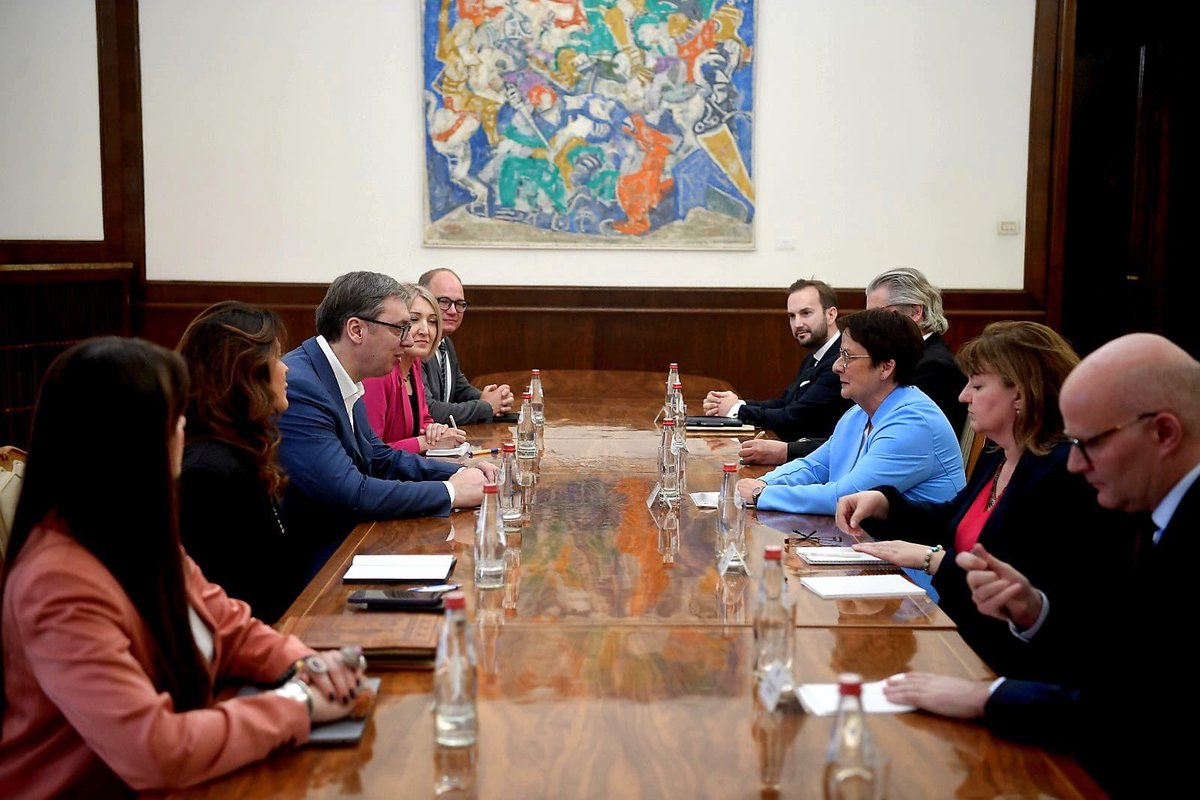 Offener &amp; konstruktiver Austausch von Patricia #Lips mit dem Präsidenten der Republik Serbien #Vučić.
#Serbien spielt für die Stabilität im Westbalkan eine Schlüsselrolle &amp; ist mit Deutschland auch wirtschaftlich eng verflochten. #cducsu