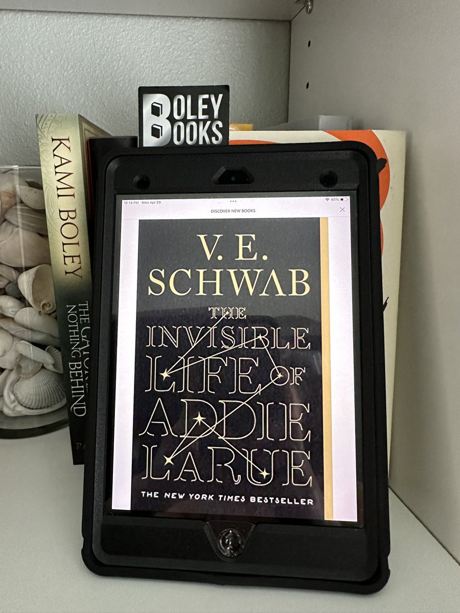 Tackle the TBR 🤓📚
What are you reading?
#boleybooks #theinvisiblelifeofaddielarue #veschwab #bookbeast #bookbuds #bookchat