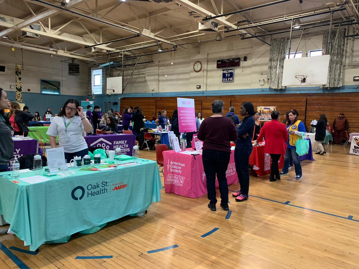 MOIA shared critical city resources with immigrants in Brooklyn & Queens last week. We were also in Sunset Park assisting Chinese-speaking immigrants with IDNYC appointments & information sharing. Thanks to our partners: @vnshealth , @pcra_nyc UCA, @nycemergencymgt @NYCYouth
