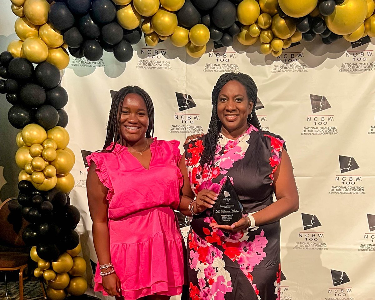 🏆Congrats to #UASSW Dean, Dr. @SchnaviaHatcher, on receiving the 2024 Phenomenal Woman Award! This award, presented by @NCBWcentralal, is a result of Dean Hatcher's tireless efforts in advancing economic and social justice. NCBW 100: bit.ly/4bdYAKn #SocialWork #SSW