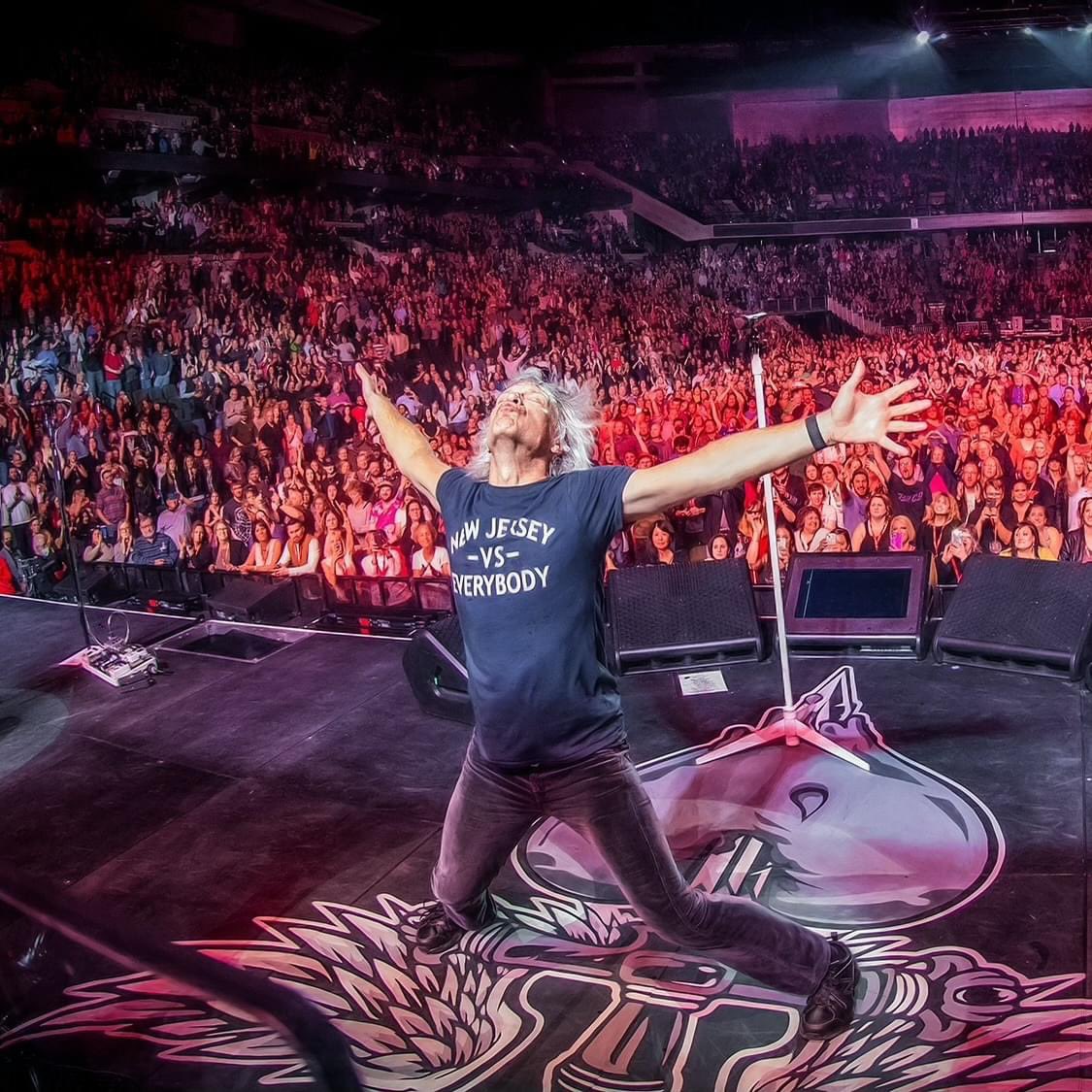 Absolutely love this photo!

Whenever he’s ready, the crowd will be waiting!

<a href="/BonJovi/">Bon Jovi</a> <a href="/jonbonjovi/">Jon Bon Jovi</a> 

Photo Credit: Dustin Jack Photography