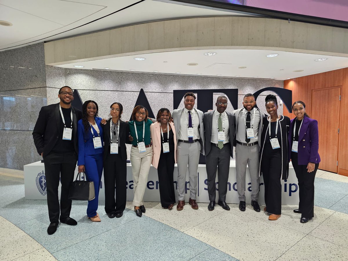 Had the privilege of attending #AATS2024 this weekend &amp; meeting these incredible future surgeons. Despite not having much of a background in CT surgery, I loved learning about advances in the field eg. the DV5 and lung cancer tx. Often times, all it takes is one curious question