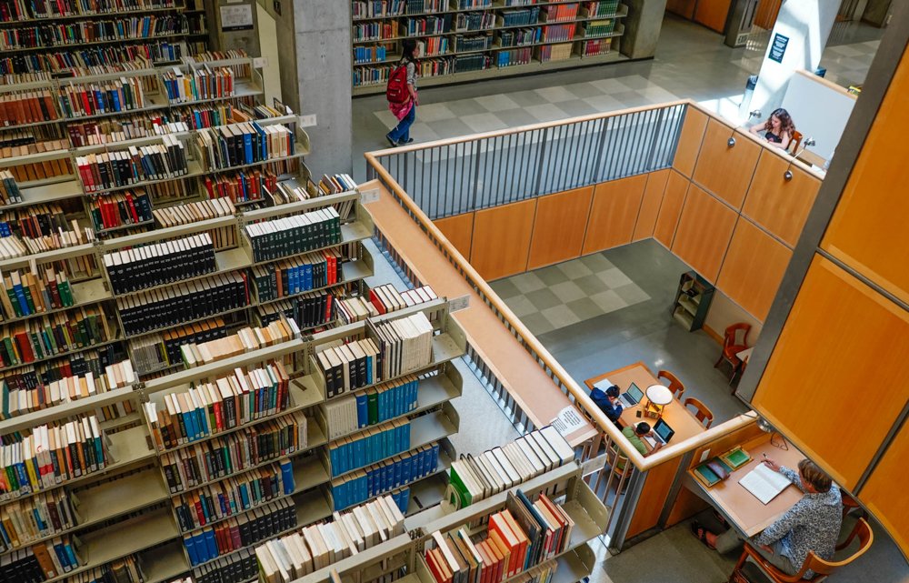 📚✨ RRR week vibe check ✨🐻 Whether you’re feeling … anxious eager overwhelmed enthusiastic concerned confident … the @UCBerkeley Library is here for you! 💙🏛️💛