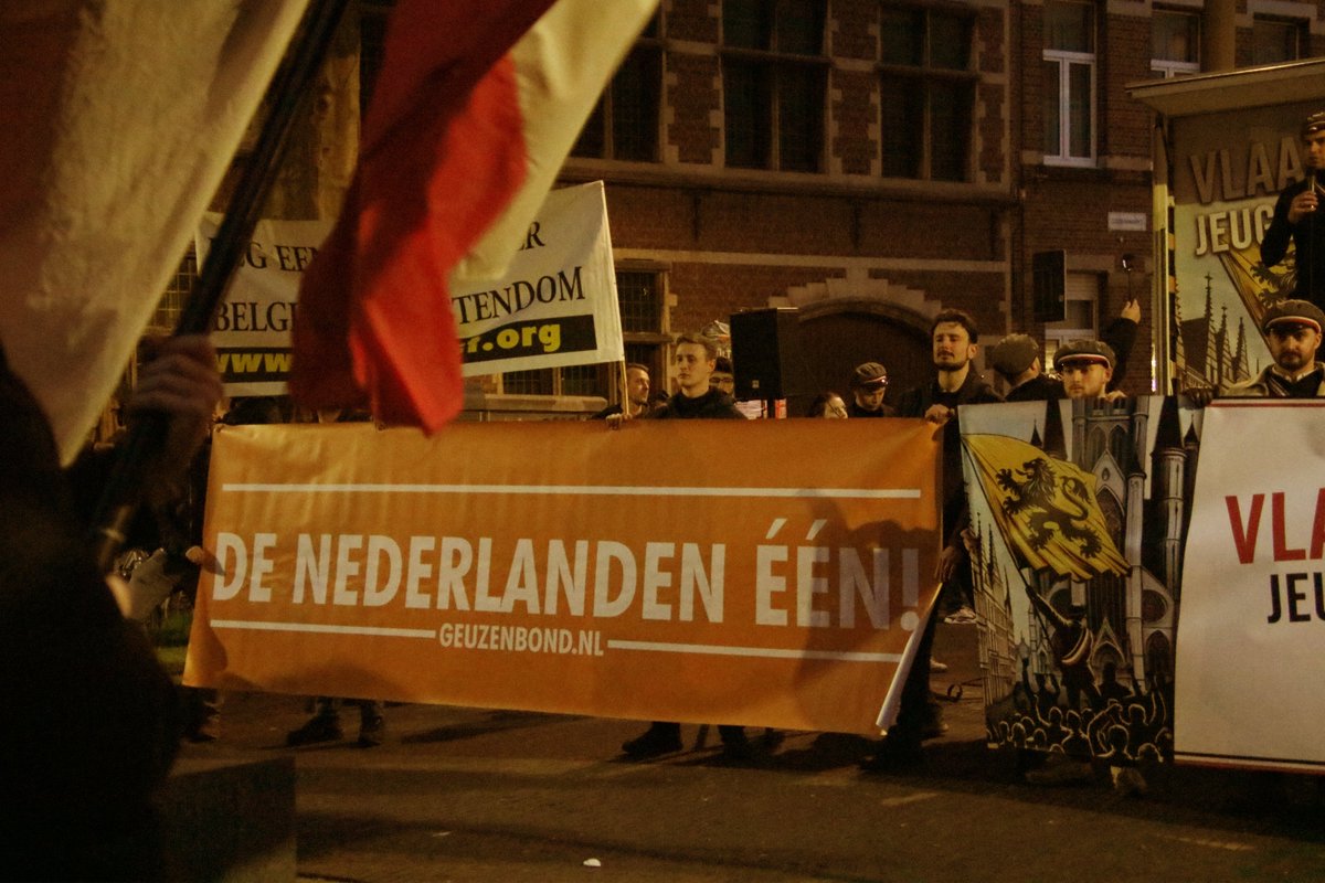 Geuzenbond-activisten namen deel aan de @nsvnationaal-betoging in Antwerpen voor de vorming van een Vlaamse staat.

De Nederlanden één!

Geuzenbond.nl