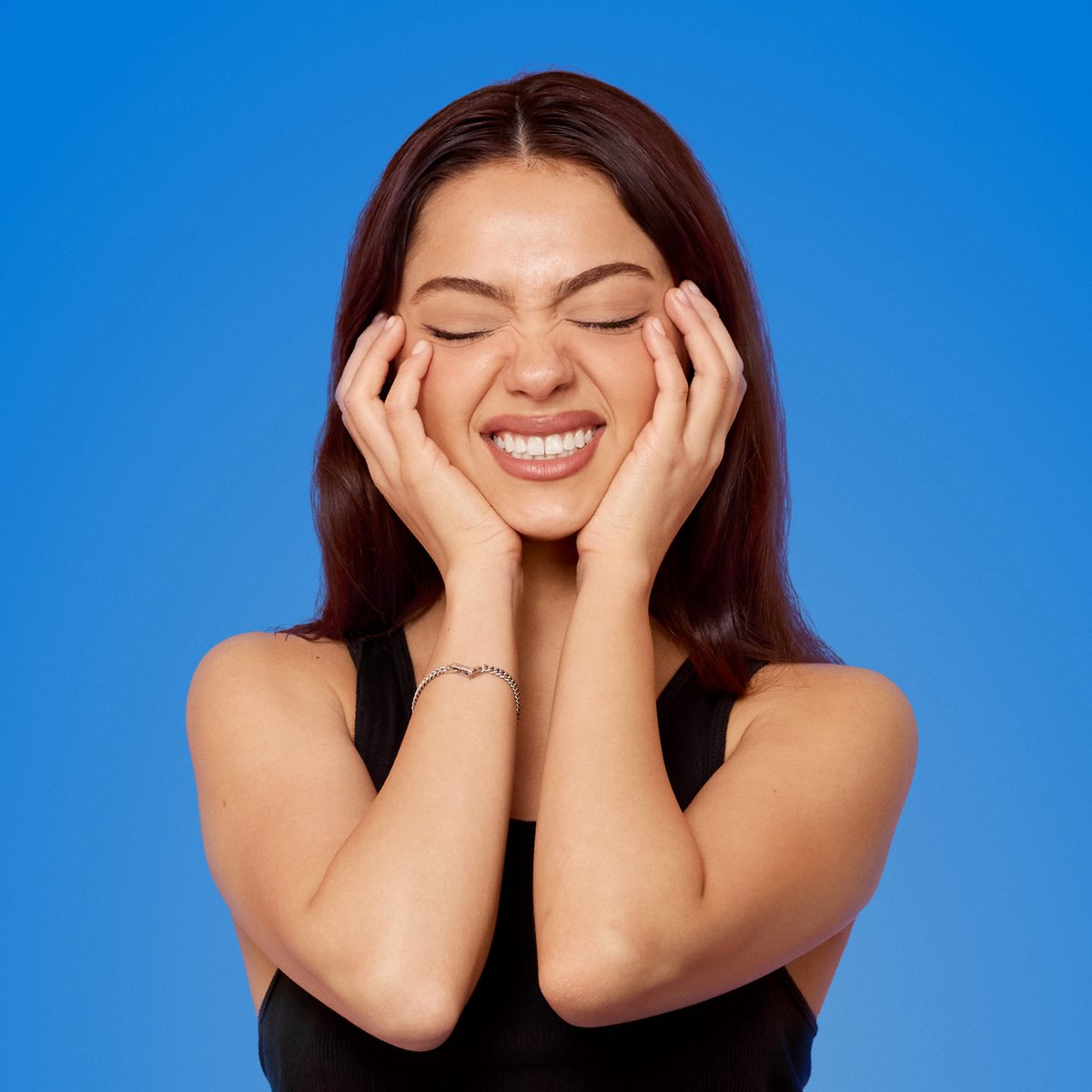 ApplePodcasts's tweet photo. Nailea Devora has a lot to say. 

On Bit My Tongue, join in on conversations from Nailea's friends and family about everything from mental health to zodiac signs. 

Meet our featured Creator We Love: https://t.co/QkTKWf8gJq https://t.co/E4awZzCl6l