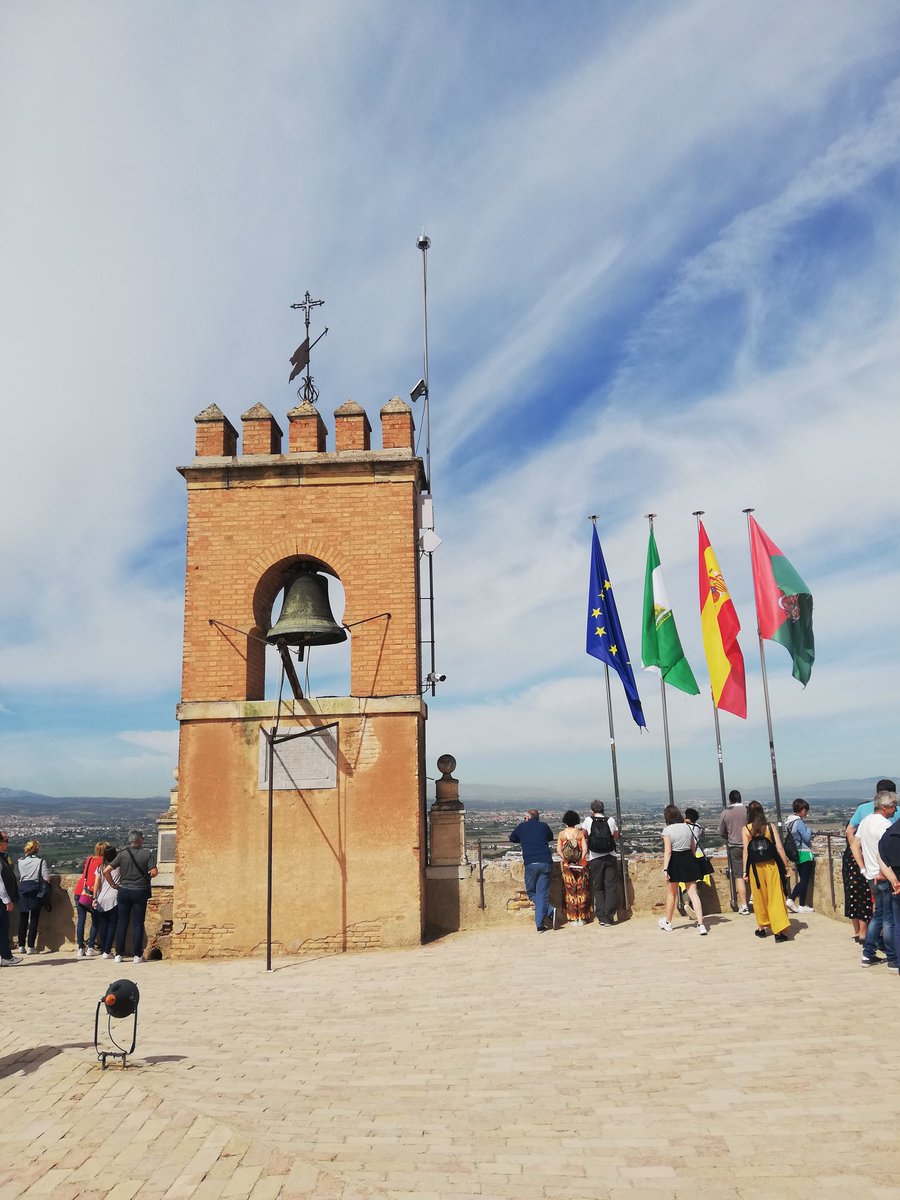 Hoy hace 5 años que le pedí matrimonio a mi cariñito. 
Lo hice en mi último viaje a Granada, mi ciudad natal, escogiendo para ello la icónica Torre d la Vela d la Alhambra.
Hoy, volvería a pedírselo sin dudarlo, pq ella es la luz q me guía entre la oscuridad d la #ELA.
I❤️U