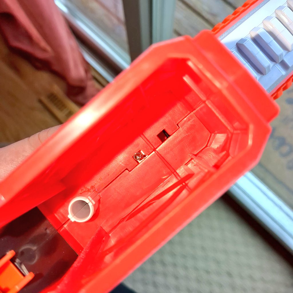 bought a splatter gun from target and one of the f*cking connectors are missing straight out the box???? it's literally just not there like how