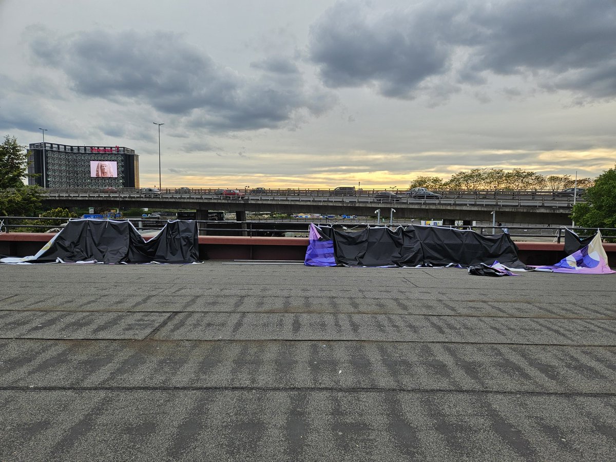 1er mai j-2. Pour les totos retardataires, banderoles renforcées a recup facilement à Saint-denis sur la passerelle qui mène au stade de France 😂