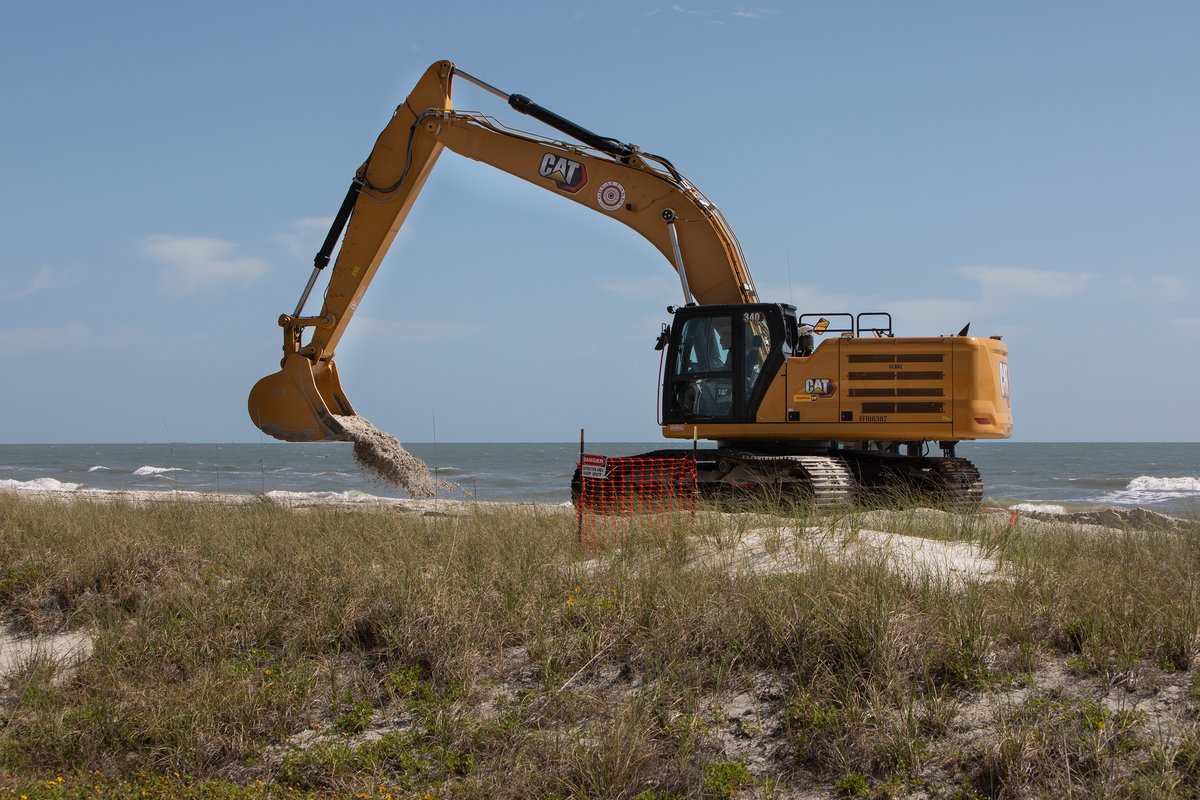 Today marked the official beginning of the Duval County Shore Protection Project by @JaxStrong. The $32 million project rebuilding 10 miles of coastline is entirely federally funded and is expected to last until August. For more information, please go to: saj.usace.army.mil/Missions/Civil…