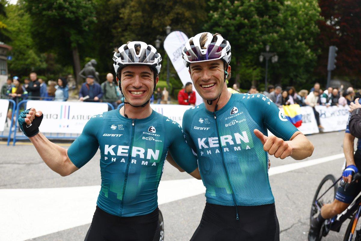 💪🏻 🤩 Aprendiendo de sus compañeros y progresando paso a paso. Esta <a href="/vueltasturias/">Vuelta Asturias</a> 2024 ha sido la primera carrera que corren juntos en profesionales Hugo Aznar y Unai Aznar

📸 <a href="/SprintCycling/">SprintCycling</a>