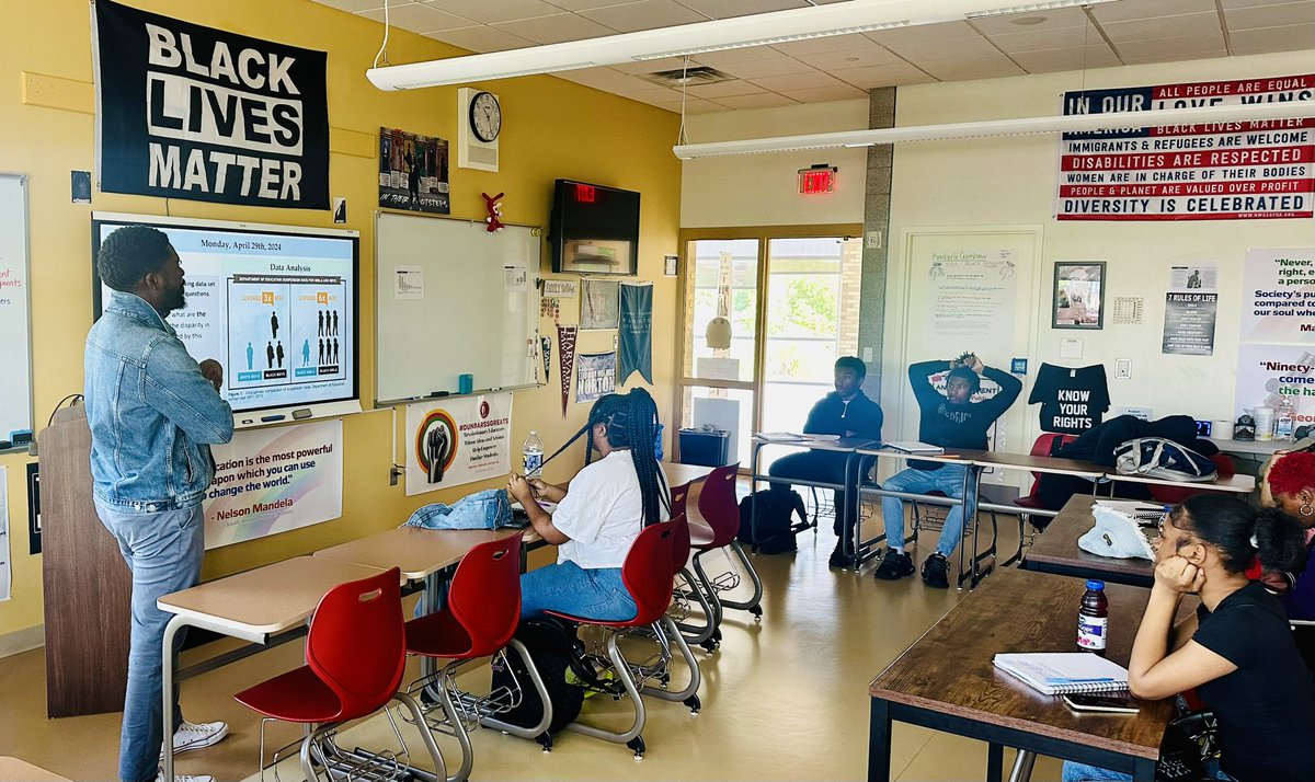 DialloTalibDHS's tweet photo. The classroom remains one of the most fertile grounds to plant the seeds of Change.
Therefore teaching rooted in ‘liberatory pedagogy’ will always be one of the greatest acts of love towards our community - Diallo
#HappyTeacher
#LiberatoryPedagogy
#StudentVoice
#Since1860 https://t.co/LaJJOdXnzj
