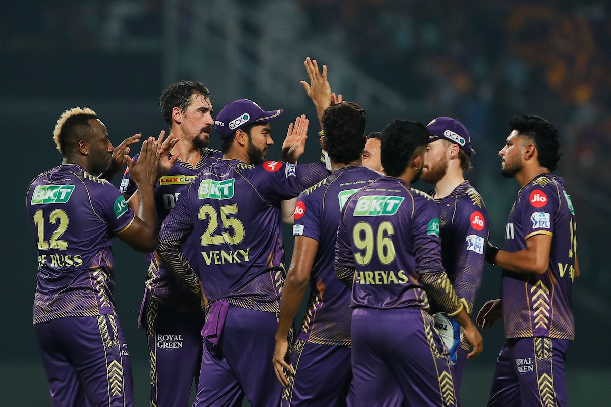 Kolkata Knight Riders (157/3 in 16.3 overs) beat Delhi Capitals (153/9) by 7 wickets in an IPL 2024 game #KKRvDC #IPL2024 #KKRvsDC Live Scorecard tinyurl.com/2u4439fm Live Updates tinyurl.com/4wm8crbz