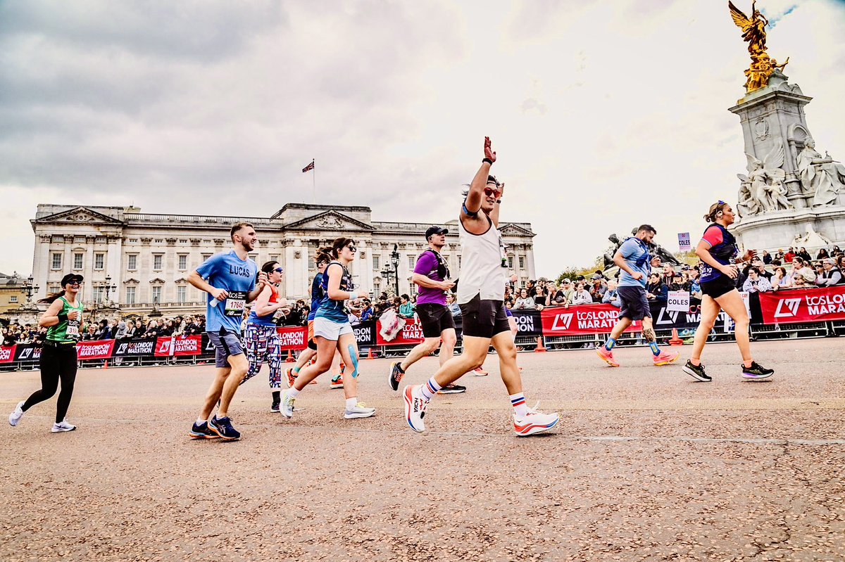 Run the race. Go on that trip. Get up and get out there 🏃🏻‍♂️🏰🏴󠁧󠁢󠁥󠁮󠁧󠁿 #LondonMarathon #AbbottWMM #WeRunTogether #London #England #UK #running #run #roadrunning #roadracing #marathon #marathontraining #tbt 🇬🇧 @LondonMarathon
