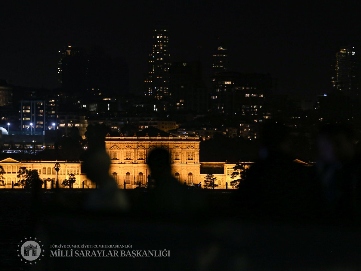 Dolmabahçe Sarayı, büyüleyici mimarisiyle her gece bir başka hikâye anlatıyor şehre