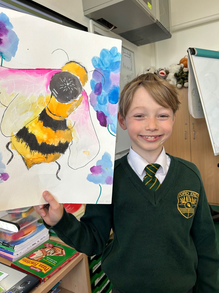 What a fabulous show and tell today…a beautiful picture of a bee created at the weekend, using watercolour paints and pens! Mrs T loves bees so I know she will love this! 🐝