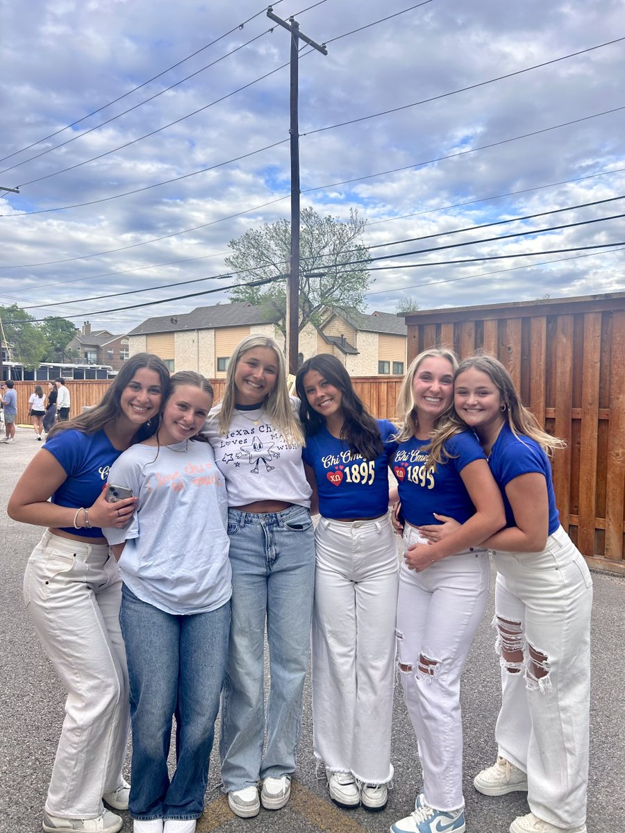 Thank you to the Texas Chi Os! ⭐ They hosted a backyard Kickin' it with Chi O event as a Make-A-Wish fundraiser during Texas West Fest. With froyo and brisket sandwiches, we are thankful for everyone who attended!