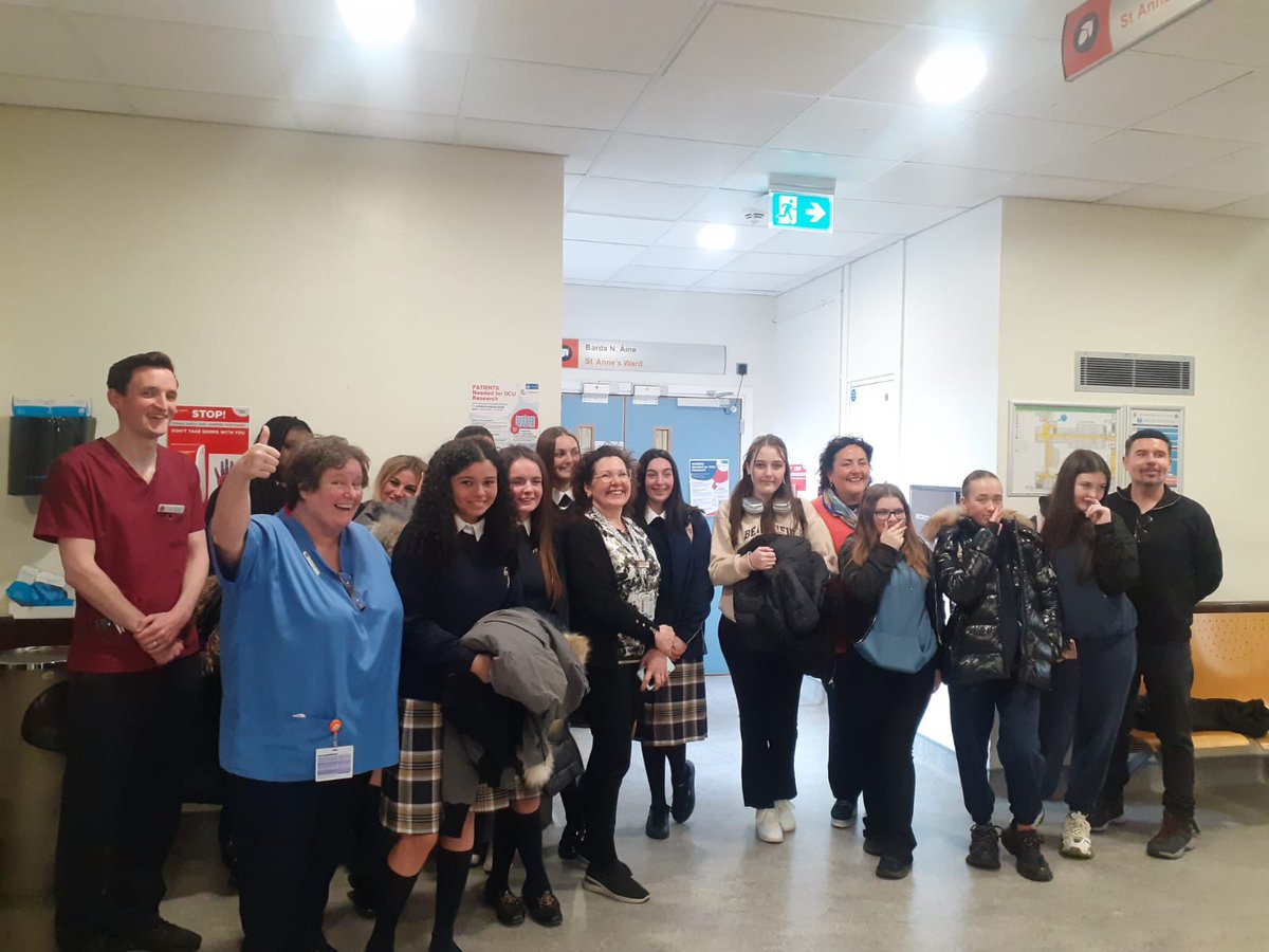 Warm welcome to @TrinityComp_ All @MaterDublin were thrilled with the care packages & songs from the 5th year students. @LocaliseYouth, your visit & kindness made our day! 🙌🏥