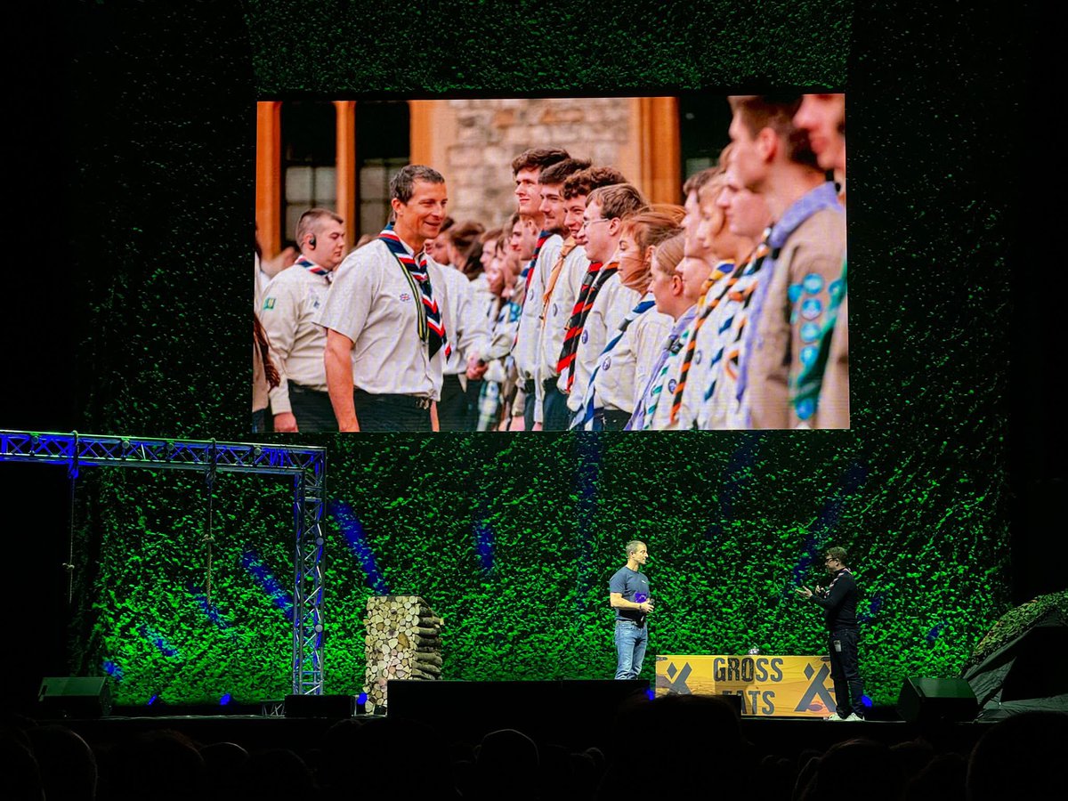 A real privilege to be on the @OVOArena stage with Chief Scout @BearGrylls last night to present him with a special 15 year anniversary badge and to thank him for his outstanding service to @scouts