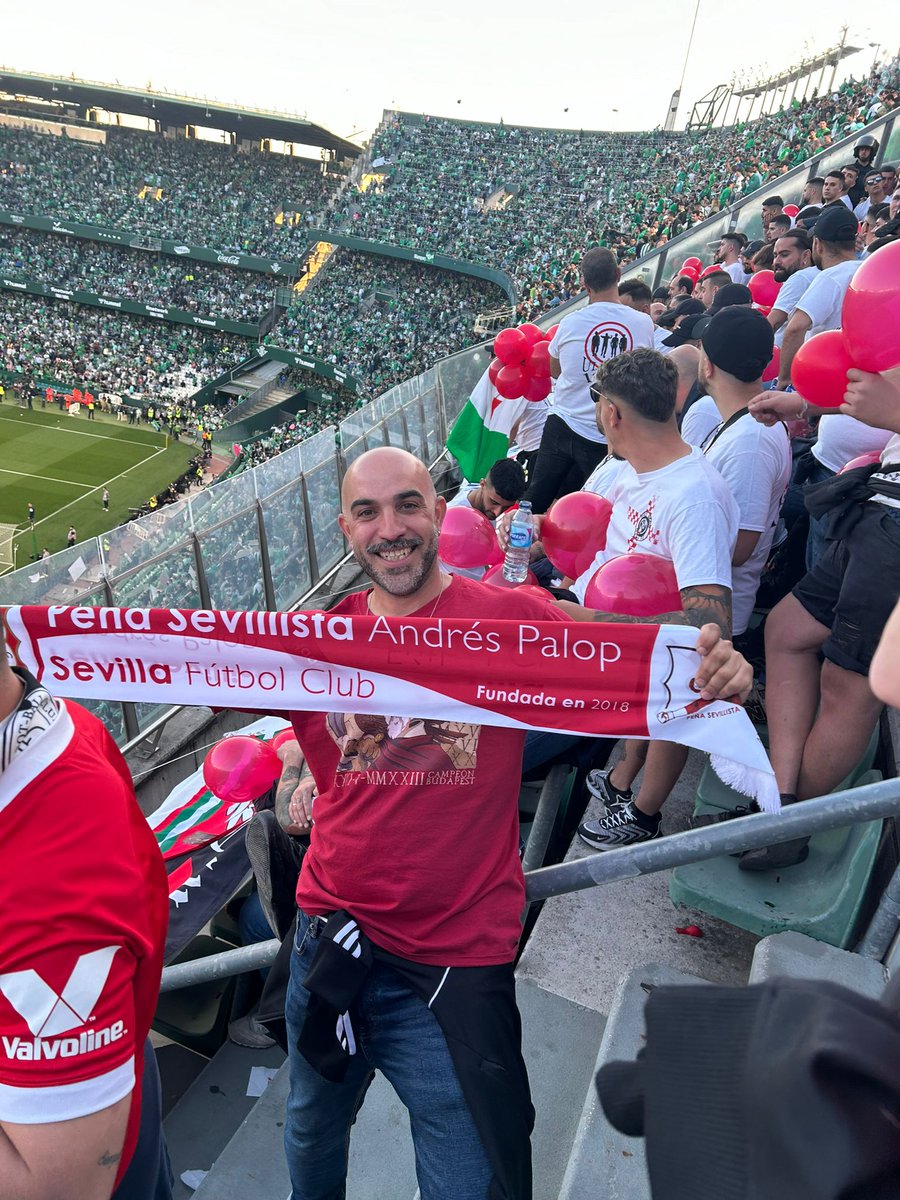 Orgullo de nuestra gente. 
Viva el @SevillaFC y la Peña Sevillista Andrés Palop. 
 #vamosmisevilla