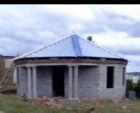 A young girl’s parents died before they could finish building their home. Then you stepped in 🥹 forever thankful for our amazing Give Hope, Fight Poverty donors. Her home is almost complete ❤️ 🇸🇿