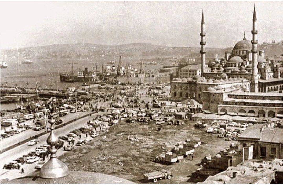 Eminönü Valide Turhan Sultan yeni Camii 1960 lar. #Tarihiyarımadafatih #eminönü #istanbul