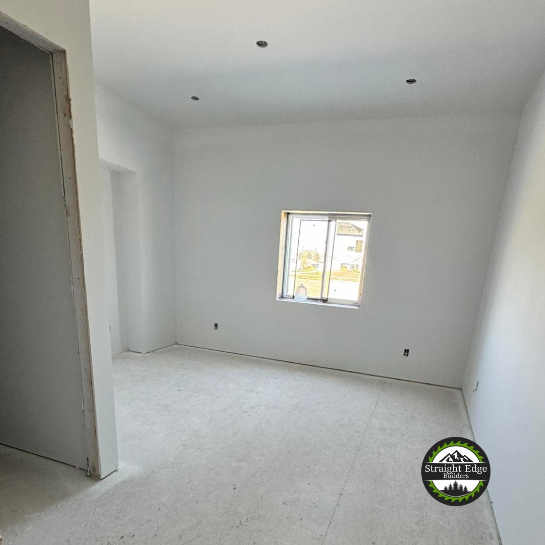 The drywall is up, and walls primed in the massive metal building home in Ottawa county. Next up, we are ready to install brick!

𝐇𝐨𝐦𝐞 𝐝𝐞𝐬𝐢𝐠𝐧 𝐢𝐬 𝐫𝐞𝐢𝐦𝐚𝐠𝐢𝐧𝐞𝐝 𝐚𝐭 𝐒𝐭𝐫𝐚𝐢𝐠𝐡𝐭 𝐄𝐝𝐠𝐞 𝐁𝐮𝐢𝐥𝐝𝐞𝐫𝐬!
straightedgecustombuilders.com

#customhomes #westmichigan