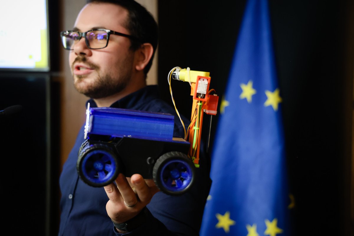 EUinAlbania's tweet image. 47🇦🇱 startups will benefit from our direct assistance through the EU-funded #ChallengeFund grant scheme. Environment-friendly robots, mushroom production from waste, or artisanal chocolate made in 🇦🇱, you name it. Today, we awarded some of the most creative ideas in Albania.
1/2