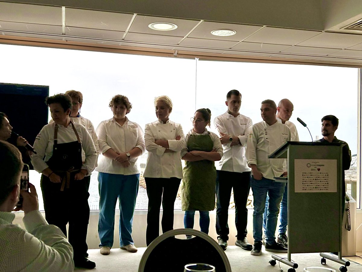 ⁣Hoy hemos estado en #Alicante por una gran causa. @euro_toques ha organizado una comida solidaria en el Hotel Porta Maris de Alicante con un menú delicioso de la mano de grandes chefs de la Provincia.⁣ Todos de la mano para recaudar fondos para Alicante gastronomica solidaria